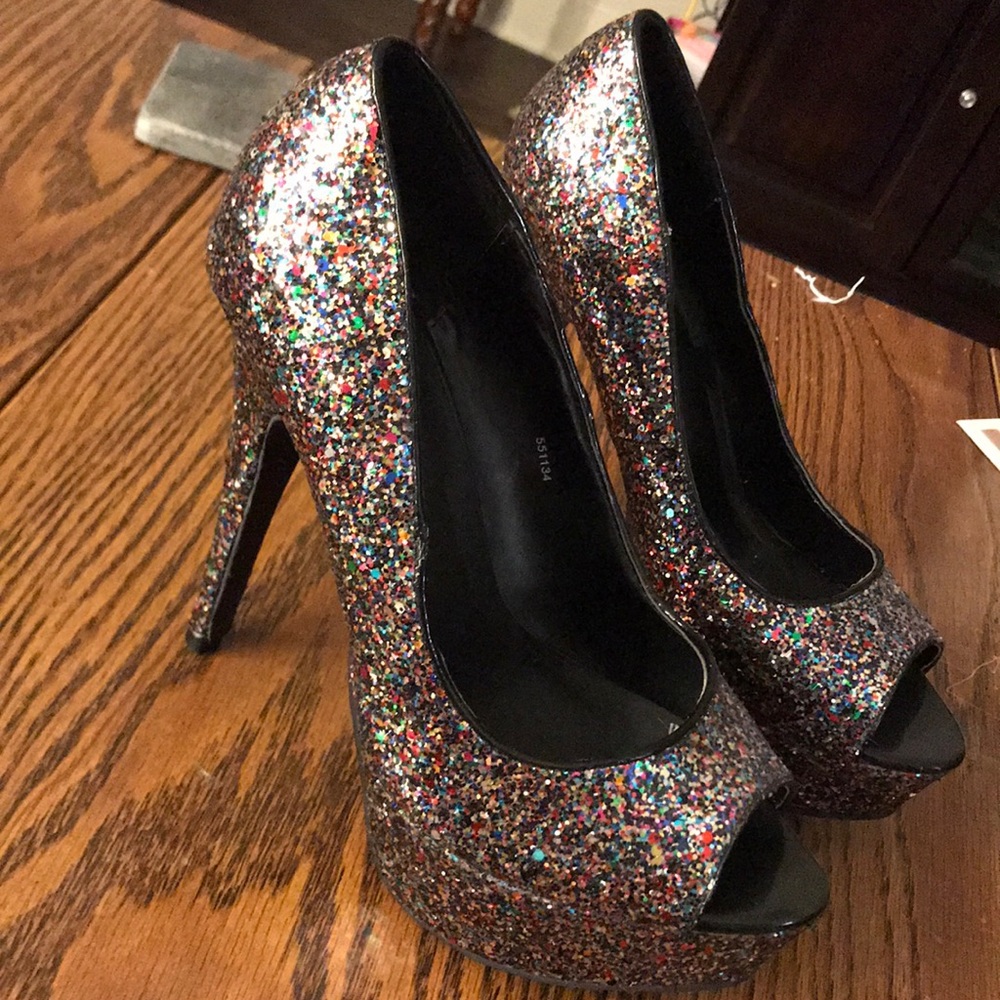 Women’s glitter platform, peep toe heel!